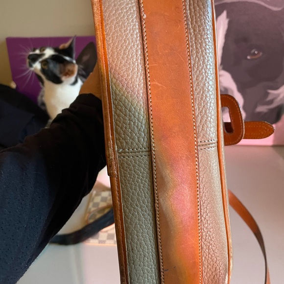 Dooney & Bourke Vintage saddleback design in good vintage condition - Picture 3 of 8